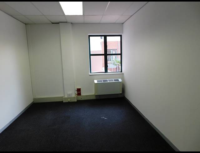 1,049M² OFFICE TO LET IN HYDE PARK